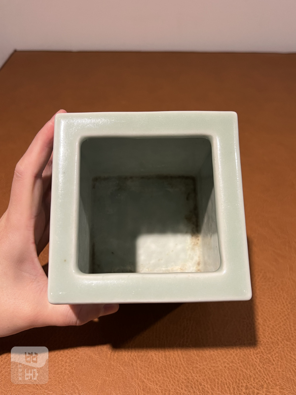 清乾隆 豆青釉堆白诗文笔筒 - 图7